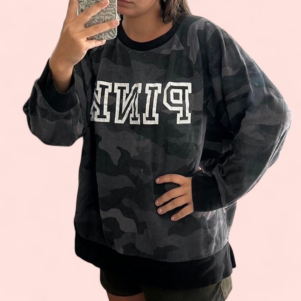 PINK Victoria’s Secret Oversized Long Sleeve Black Camo Sweatshirt Size XS